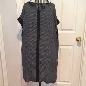 Woman’s H&M dress